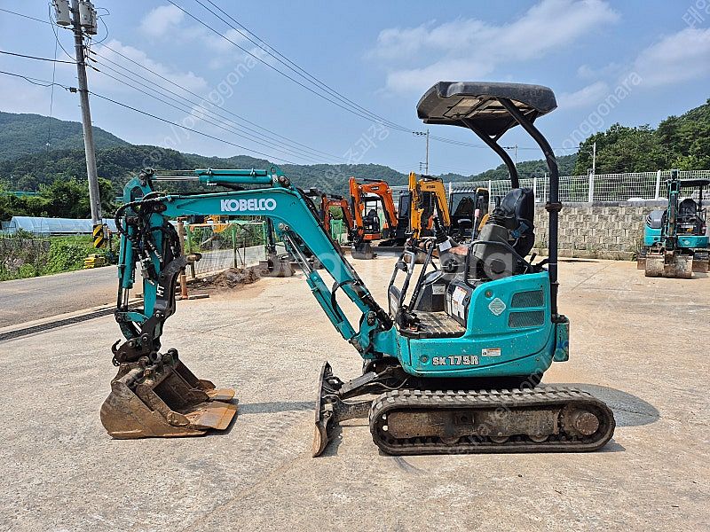 1.7톤 중고굴삭기 코벨코 SK17 21년식 가격특급!...--0