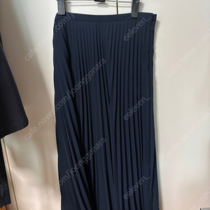 앤아더스토리즈 플리츠 스커트