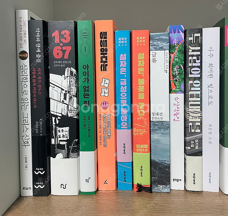 여러 가지 책 많아요--0