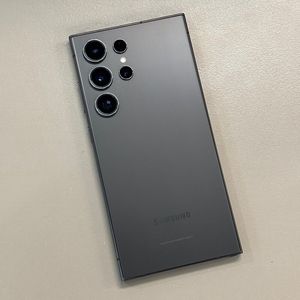 *대용량*갤럭시S24울트라 블랙색상 512용량 미파손 무잔상 특AAA급 깔끔한단말기 상태좋은폰 78만 판매합니다