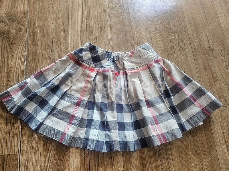 버버리 여아 플리츠스커트 8Y 128cm(단추로 허리조...--0