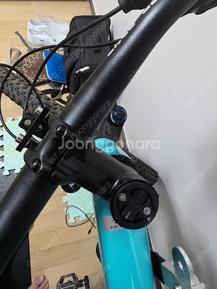 2022년식 스페셜라이즈드 에픽 L 제품입니다 소비자가격 290만원, 1차 구매자 적정 키 178-185. 카본프레...--3