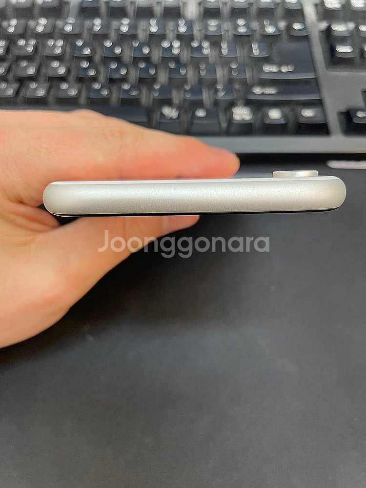 아이폰XR 화이트 64GB 상태좋은 중고19만 팝니다.--3