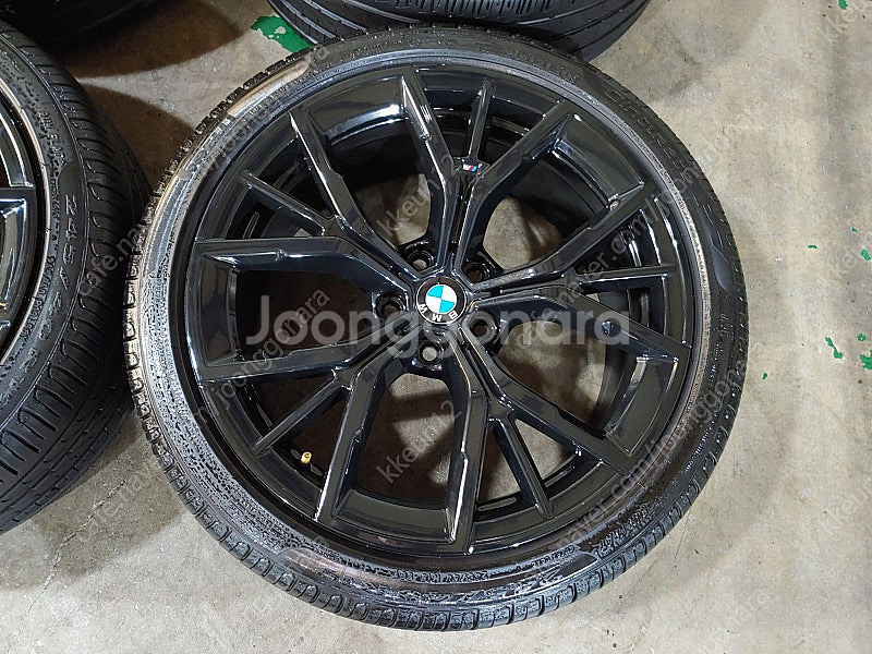 [판매] BMW G30 5시리즈 845M 블랙 19인치...--2