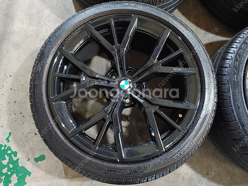 [판매] BMW G30 5시리즈 845M 블랙 19인치...--3