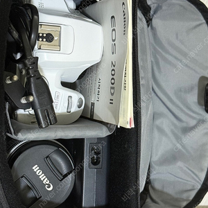 캐논 EOS 200DⅡ 화이트 판매합니다. (카메라가방 포함)