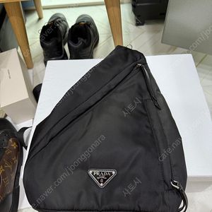 프라다 슬링백 리나일론