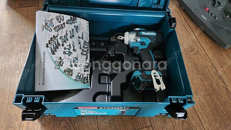 마끼다 18V 충전임팩렌치 DTW300Z 본체+맥팩케이...--1
