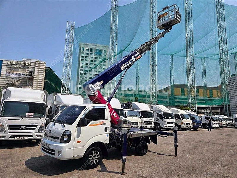 고소작업차 중고 흰색 2018년식 2.5톤이하 중고차시...--0