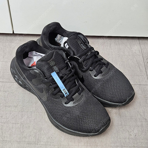 나이키 운동화 (275) DC3728-001 판매합니다.