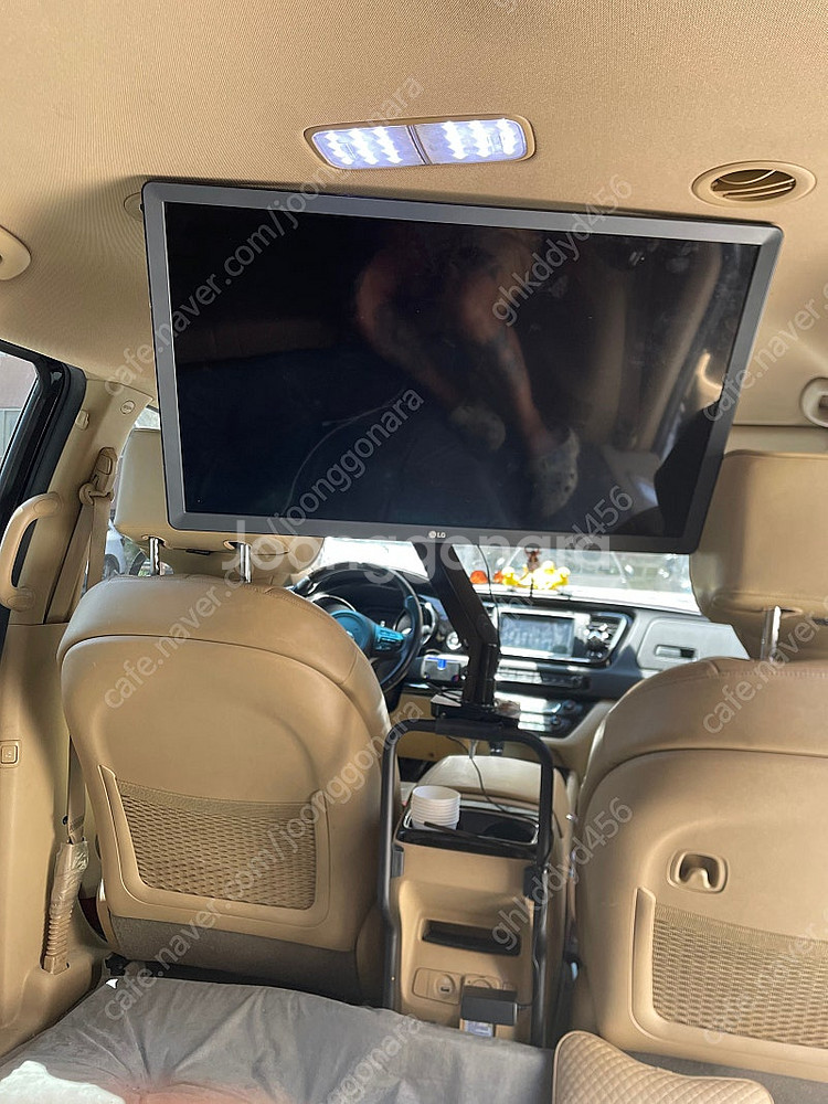 올뉴/더뉴 카니발 LG 스마트 모니터/TV 거치대 팔아...--0