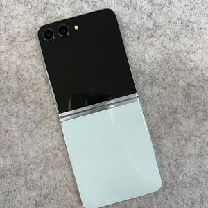 갤럭시Z플립5 민트 256G 미파손 깨끗한 단말기 실사용 추천 23년12월개통 25만 판매해요