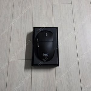 체리 XTRFY M68 PRO 무선 게이밍 마우스 블랙 색상 판매합니다