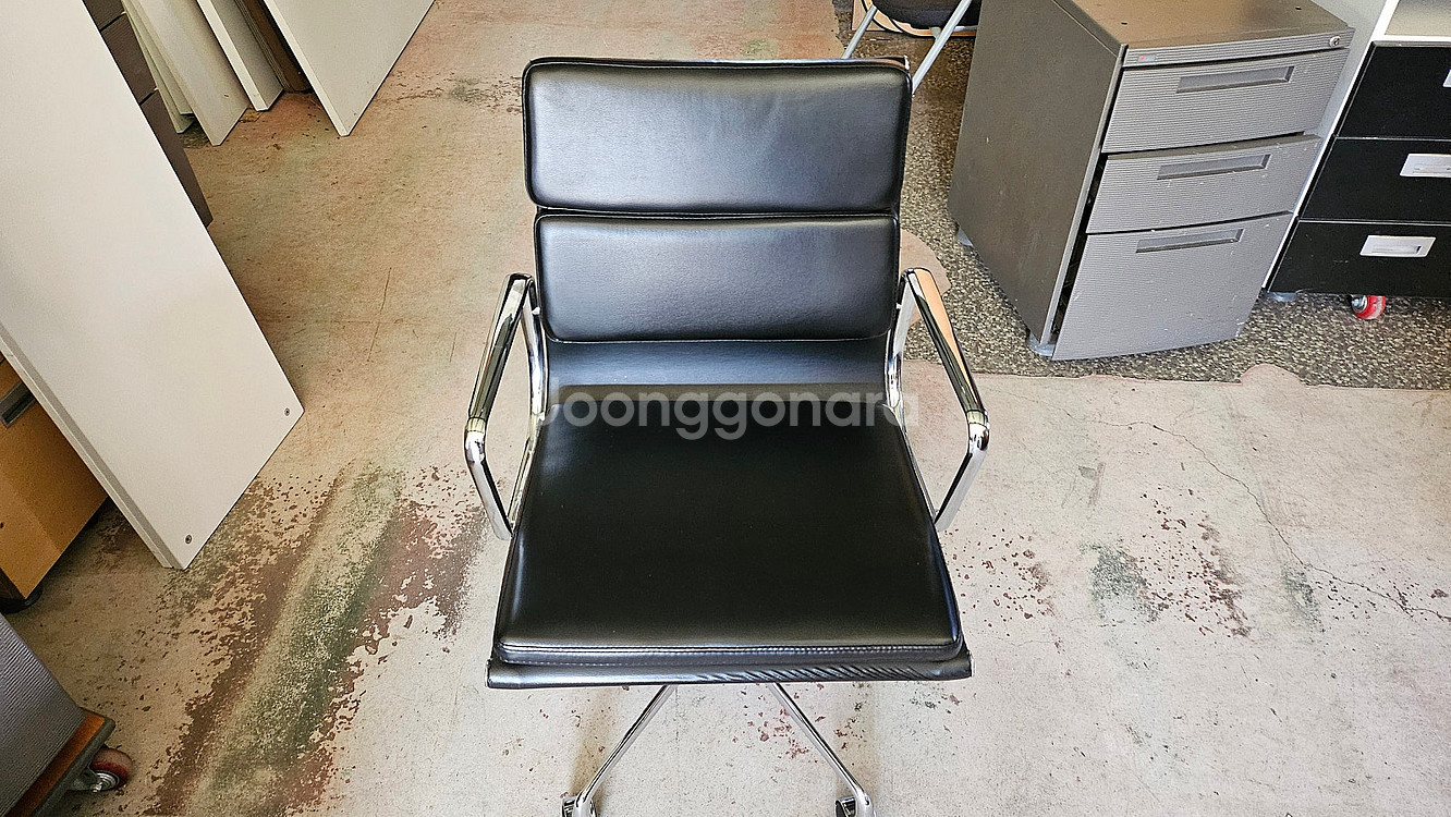 임스체어 휘계알루미늄 PU 인조가죽의자 판매 합니다--1