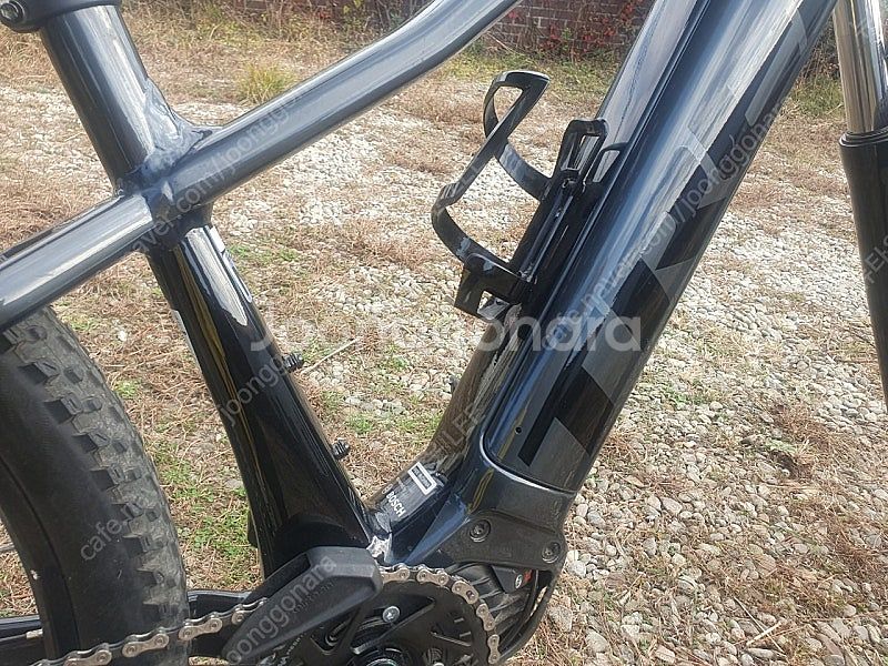 트렉 파워플라이4 E-MTB 자전거입니다--4