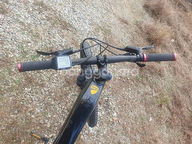 트렉 파워플라이4 E-MTB 자전거입니다--5