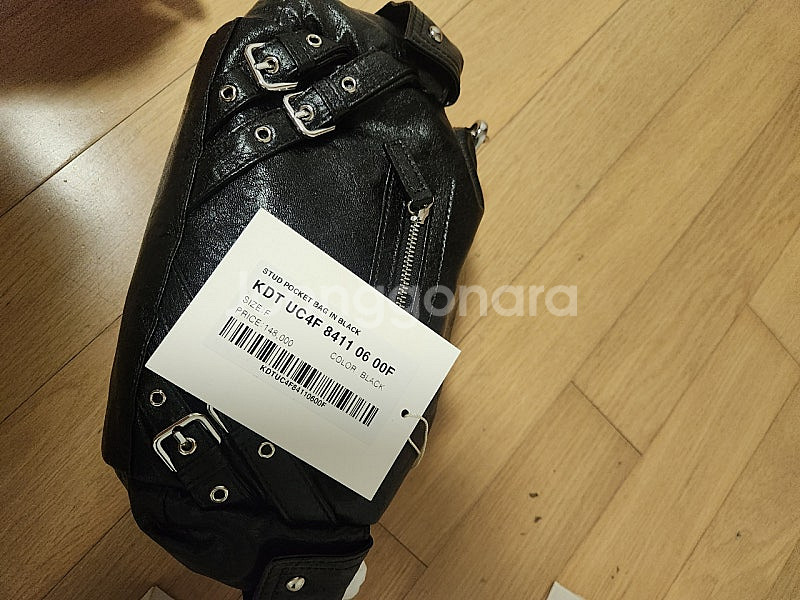 다이닛 새상품 STUD POCKET BAG IN BLA...--4