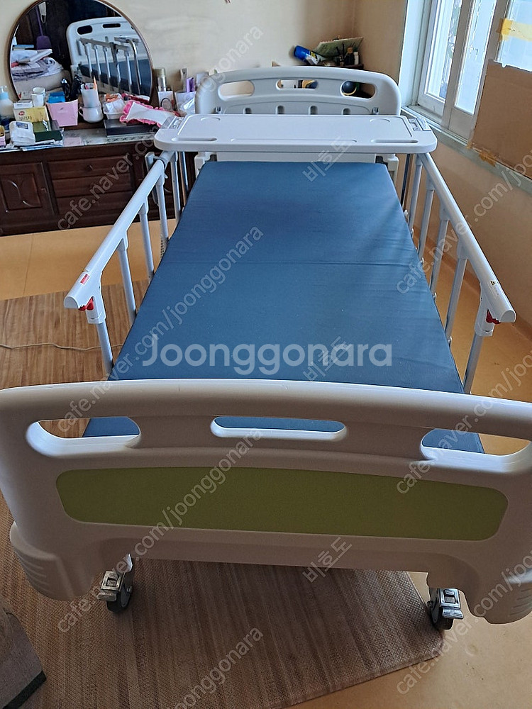 2달 사용한 전동의료침대, 휠체어 판매합니다.--2