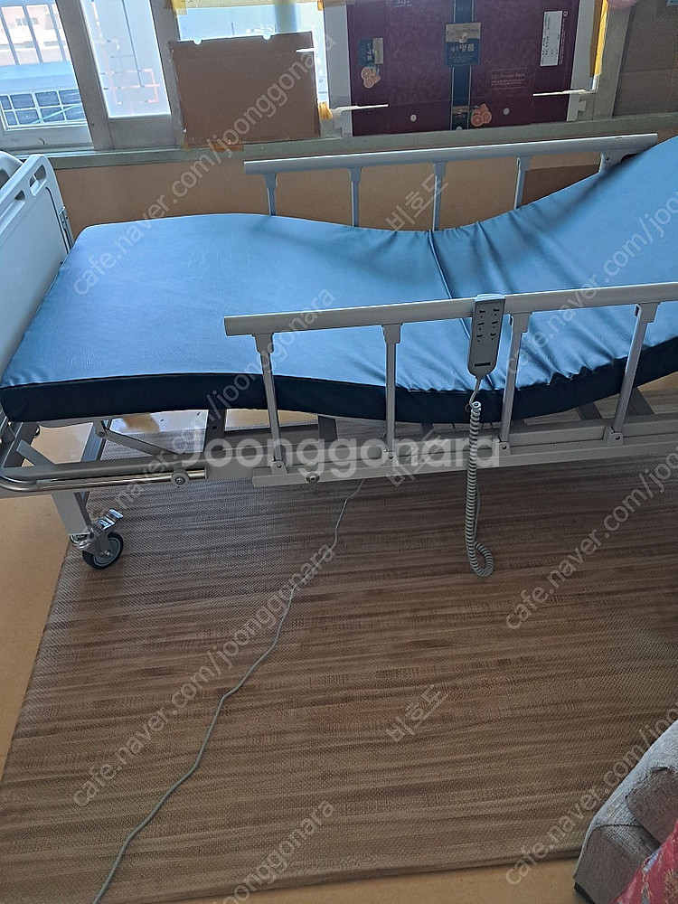 2달 사용한 전동의료침대, 휠체어 판매합니다.--4