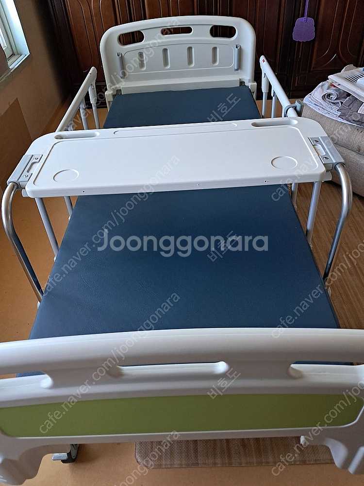 2달 사용한 전동의료침대, 휠체어 판매합니다.--5