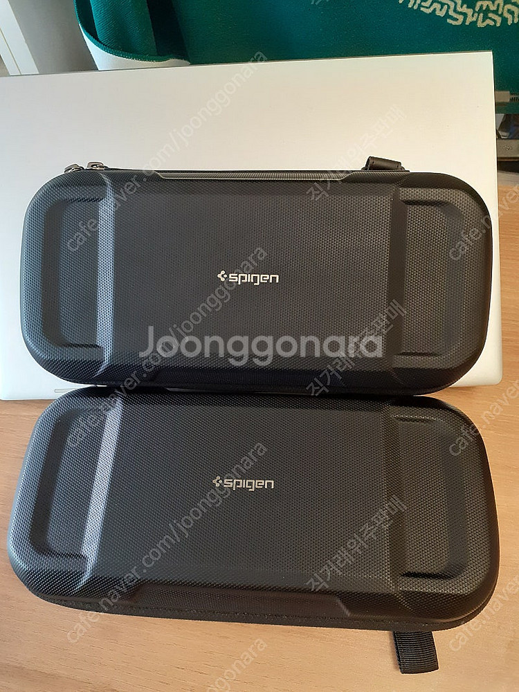 닌텐도스위치 슈피겐 휴대용 보호케이스팝니다--0
