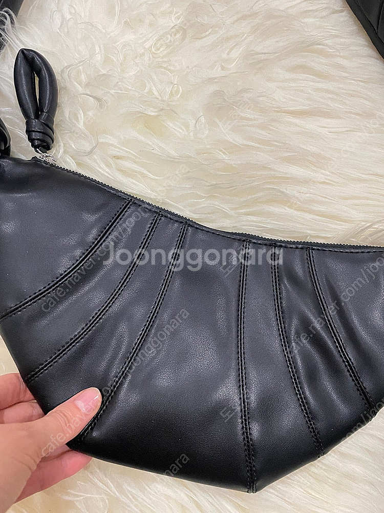 르메르 크루아상백 스몰 (블랙 컬러 / 양가죽)--3