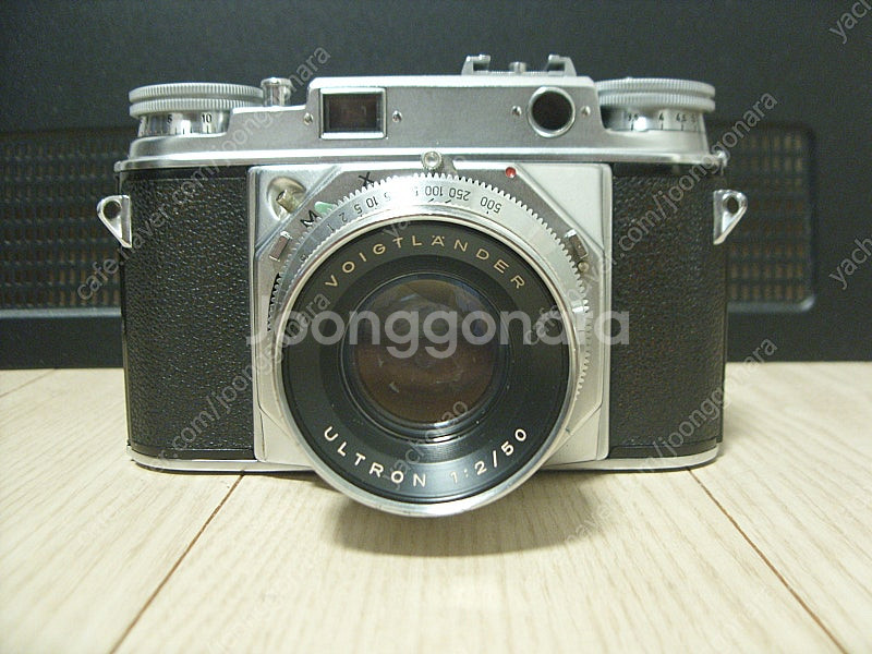 VOIGTLANDER PROMINENT + ULTRON...--0