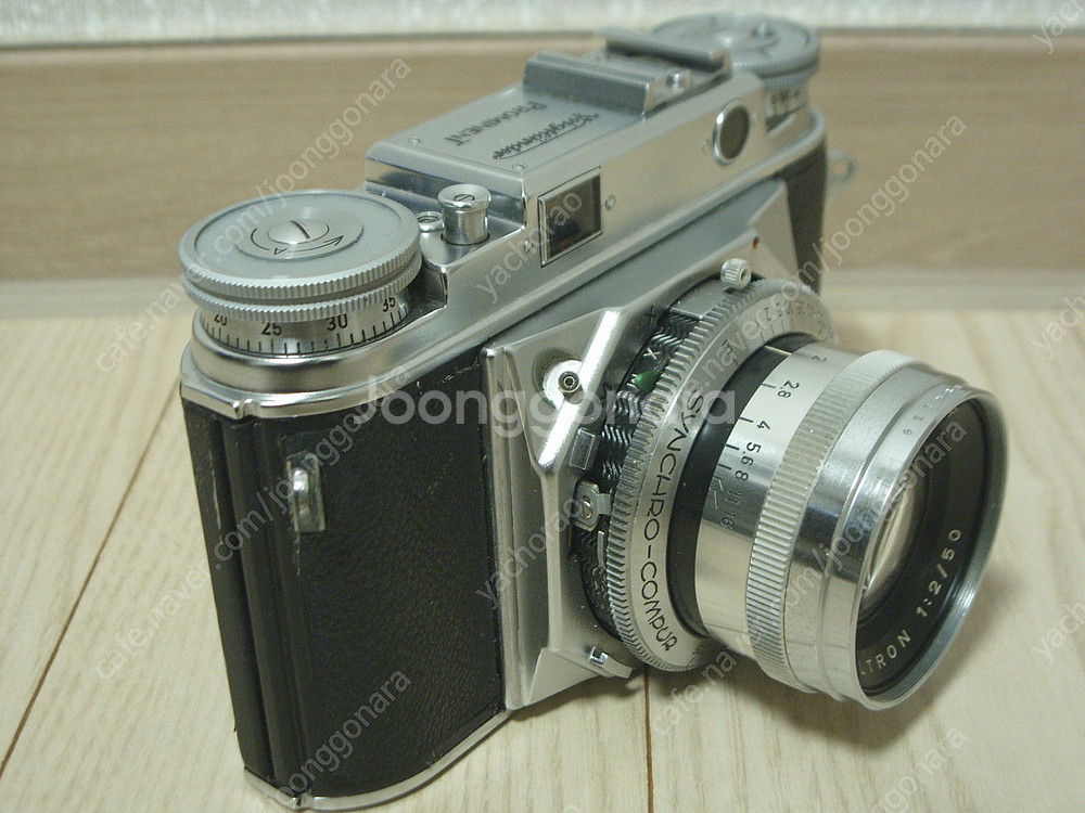 VOIGTLANDER PROMINENT + ULTRON...--2