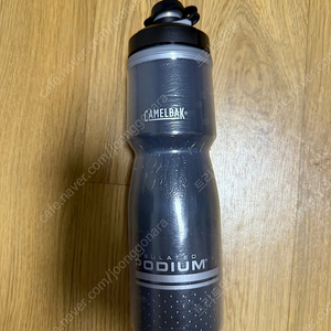 카멜백 뉴포디엄 24oz 710ml 물통 판매합니다.