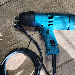 마끼다 전기 임팩렌치 (makita 6904VH) 마키타 2분의 1인치 임팩 중고 팝니다