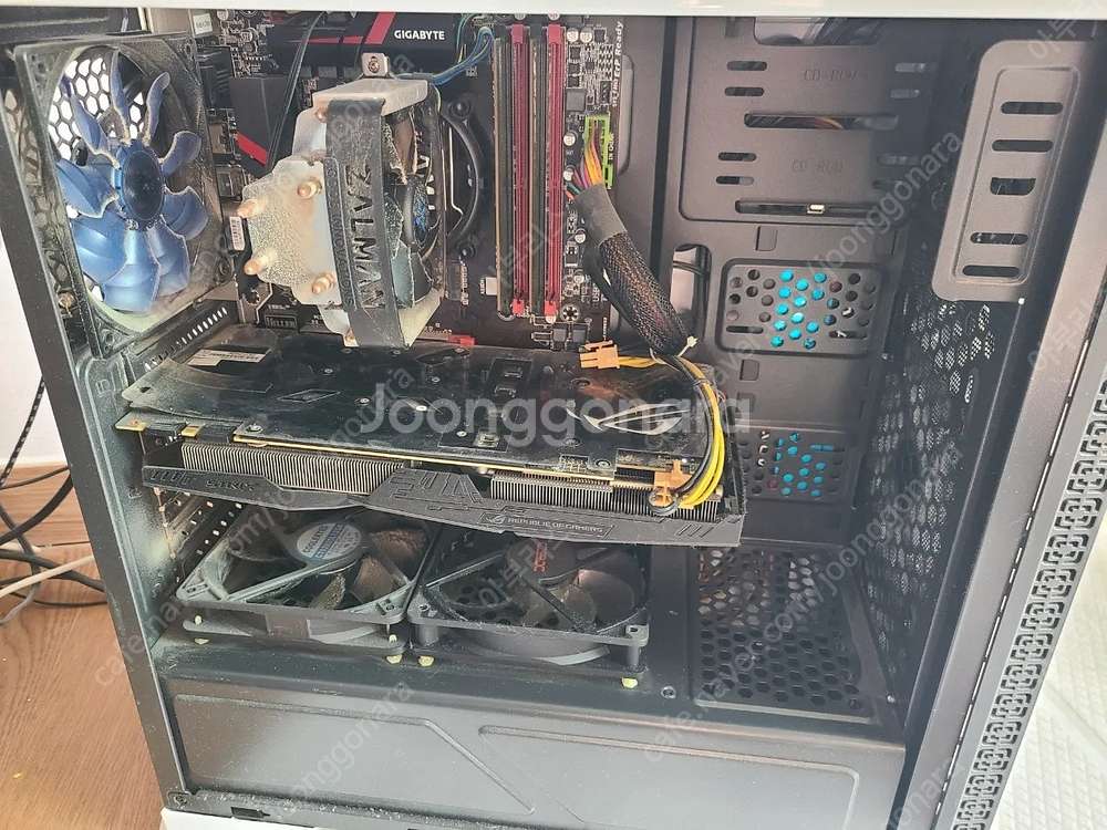 컴퓨터 본체와 모니터 I7 6700K 1070 16GB--4