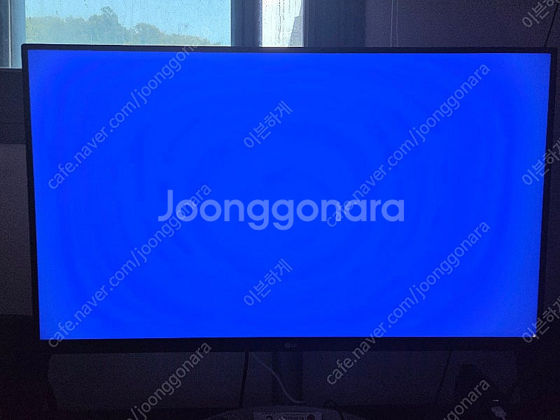 lg 32up830 팝니다.--4