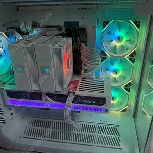 컬러풀 지포스 RTX 5080 울트라 OC White 판매합니다.