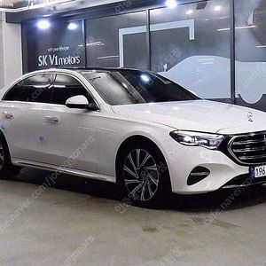 벤츠 E클래스 중고 벤츠 중고 승용차 흰색 2024년식 8,932km E300 4MATIC 익스클루시브 중고자동차