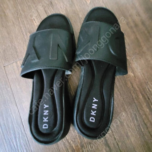 DKNY 슬리퍼 245사이즈