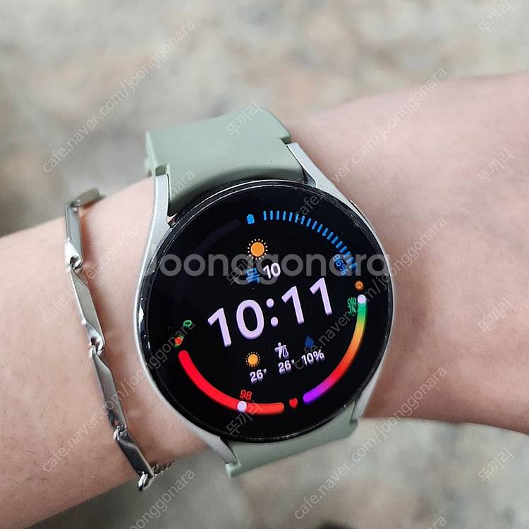 갤럭시 워치4 40mm 실버 +충전기,정품스트랩--0