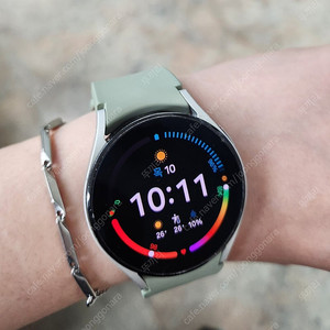 갤럭시 워치4 40mm 실버 +충전기,정품스트랩