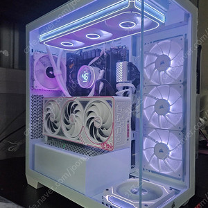 7800x3d rtx5070ti 화이트 본체
