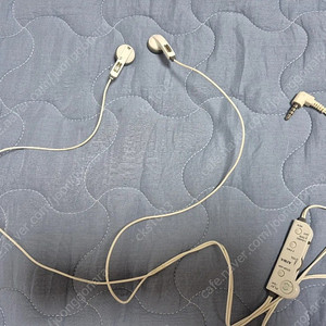 AIWA HP-RF1 리모콘(WHITE 색상) 일체형 이어폰 판매합니다.