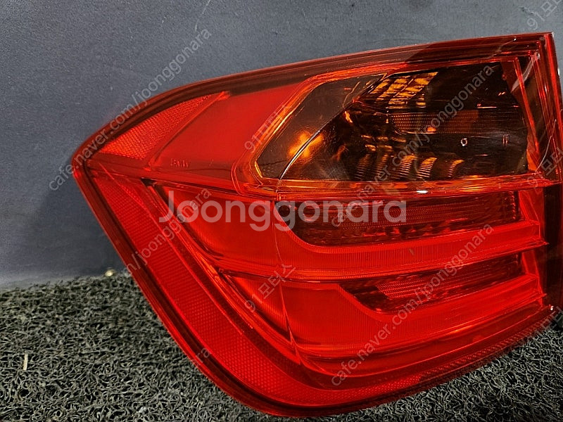 BMW F30 3시리즈 후미등 테일램프 한대분팝니다--1