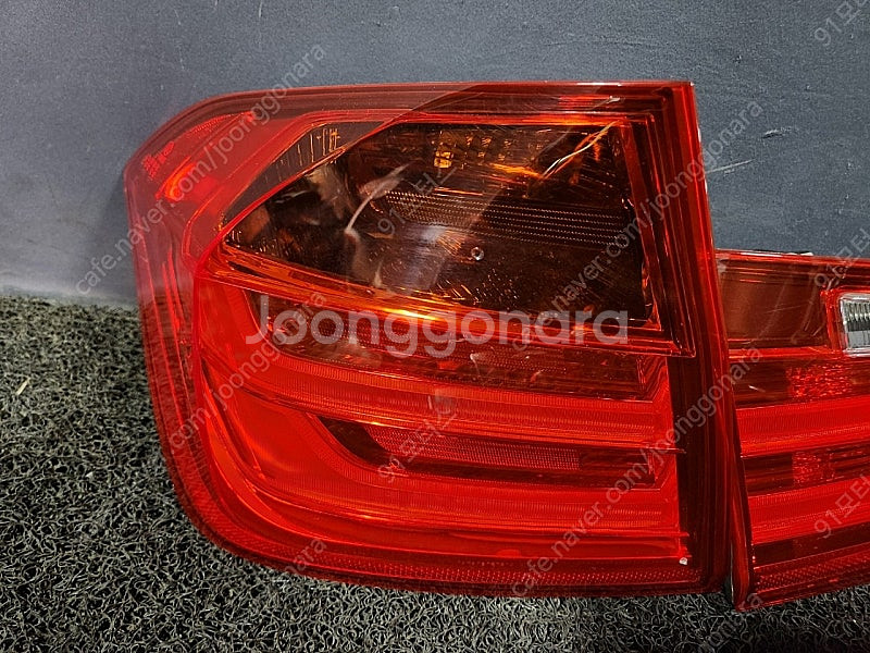BMW F30 3시리즈 후미등 테일램프 한대분팝니다--2