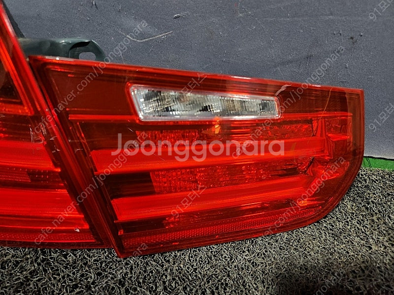 BMW F30 3시리즈 후미등 테일램프 한대분팝니다--3
