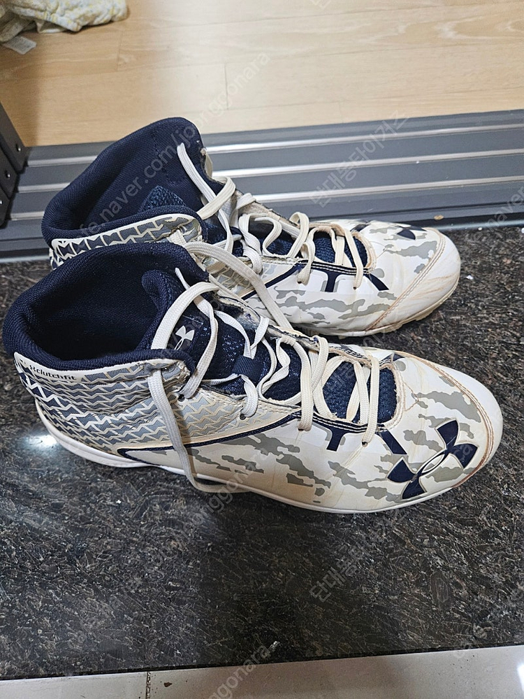 언더아머 미드 포인트화(290)--1