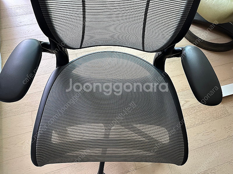 휴먼스케일 월드원 메쉬 의자 냅레스트 포함--1