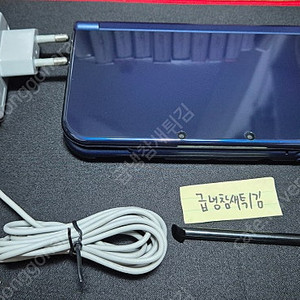 뉴닌텐도 3DS XL 메탈릭블루 (충전기+포켓몬 뱅크 포함) 판매합니다.