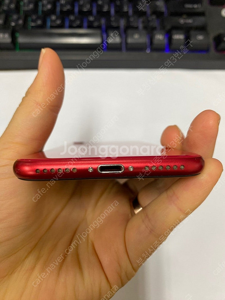 496621 아이폰SE2 레드 외관깔끔 128GB 무잔...--6