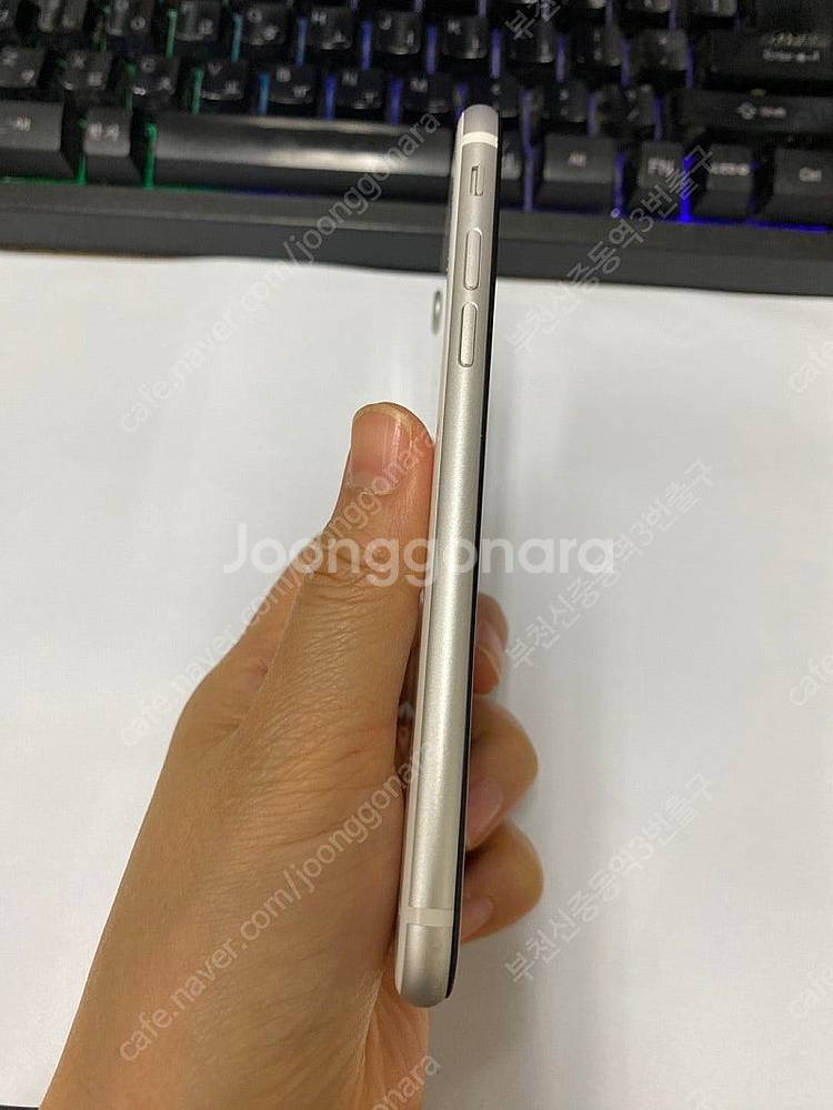 205194 아이폰SE2 화이트 액정SS급 64GB 무...--4
