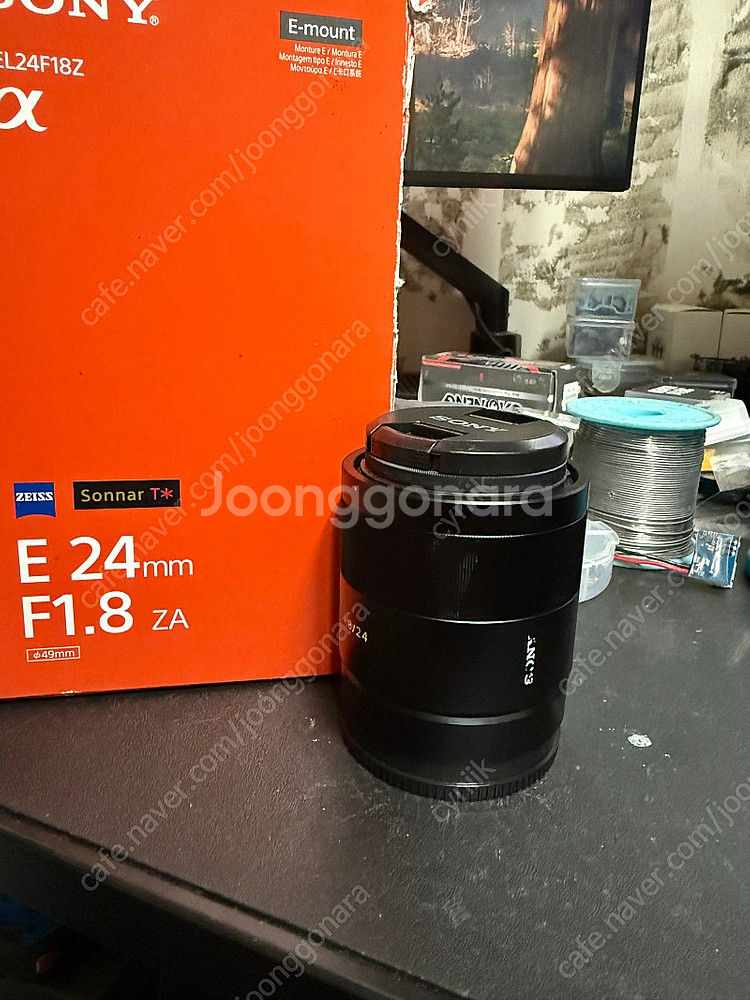 소니 e 24mm f1.8 za 칼이사렌즈 팝니다.( ...--0