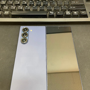 갤럭시Z폴드6 네이비 256GB 무잔상 상태좋은 중고97만팝니다.