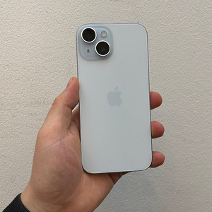 아이폰15 블루 128GB 상태좋은 중고64만팝니다.